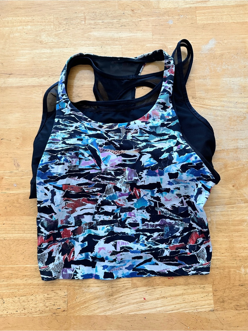 Lululemon crop top with bra size 6